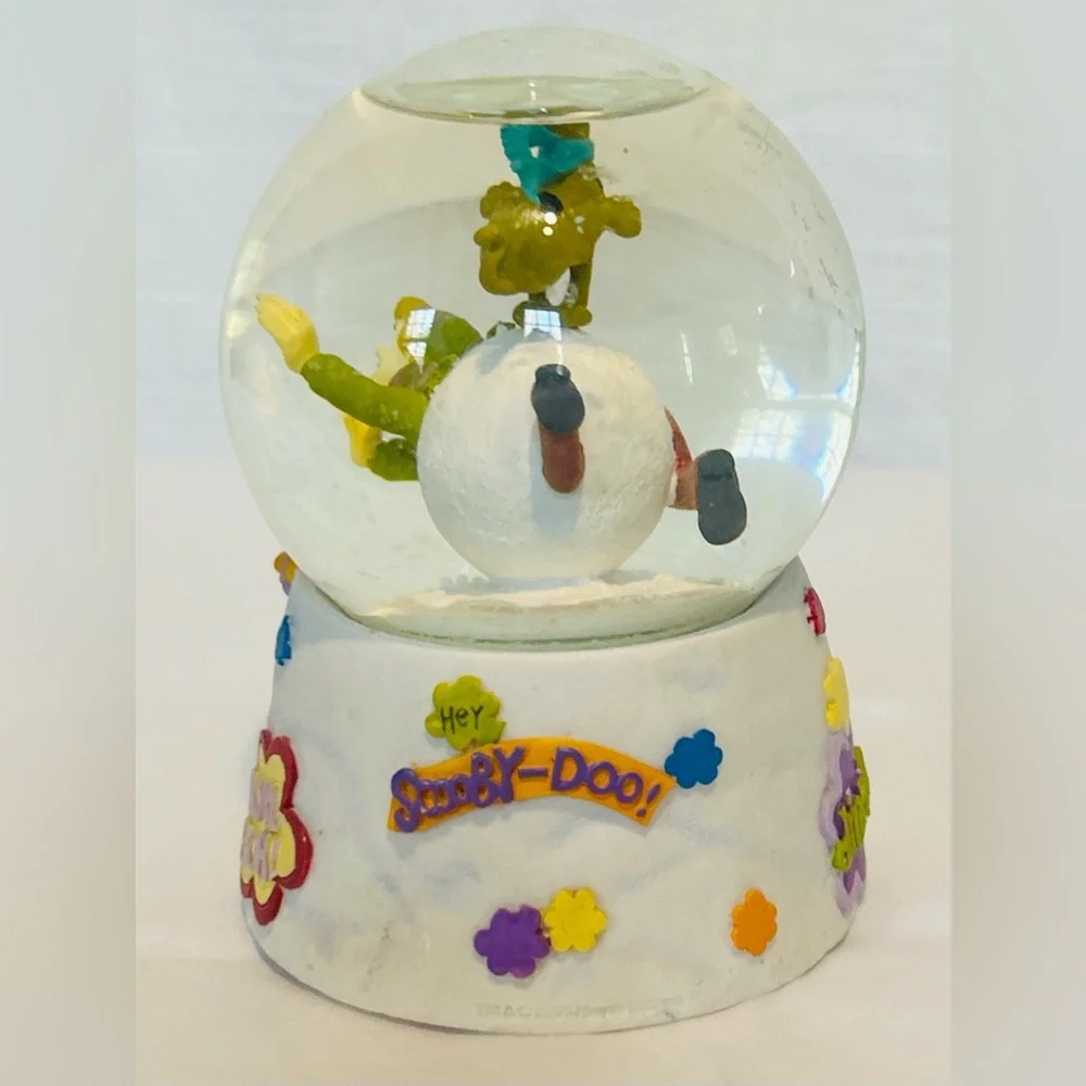 Scooby Do Hannah Barbera Vintage Y2K Themed Snow Globe - Colorful Characters